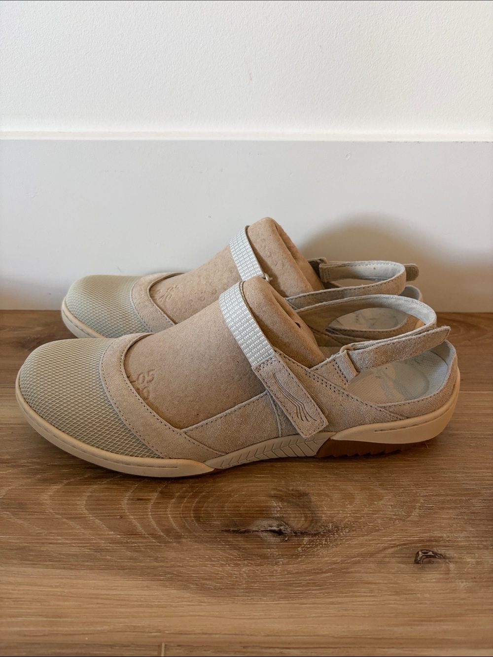 Dansko Beige Women’s Sandals